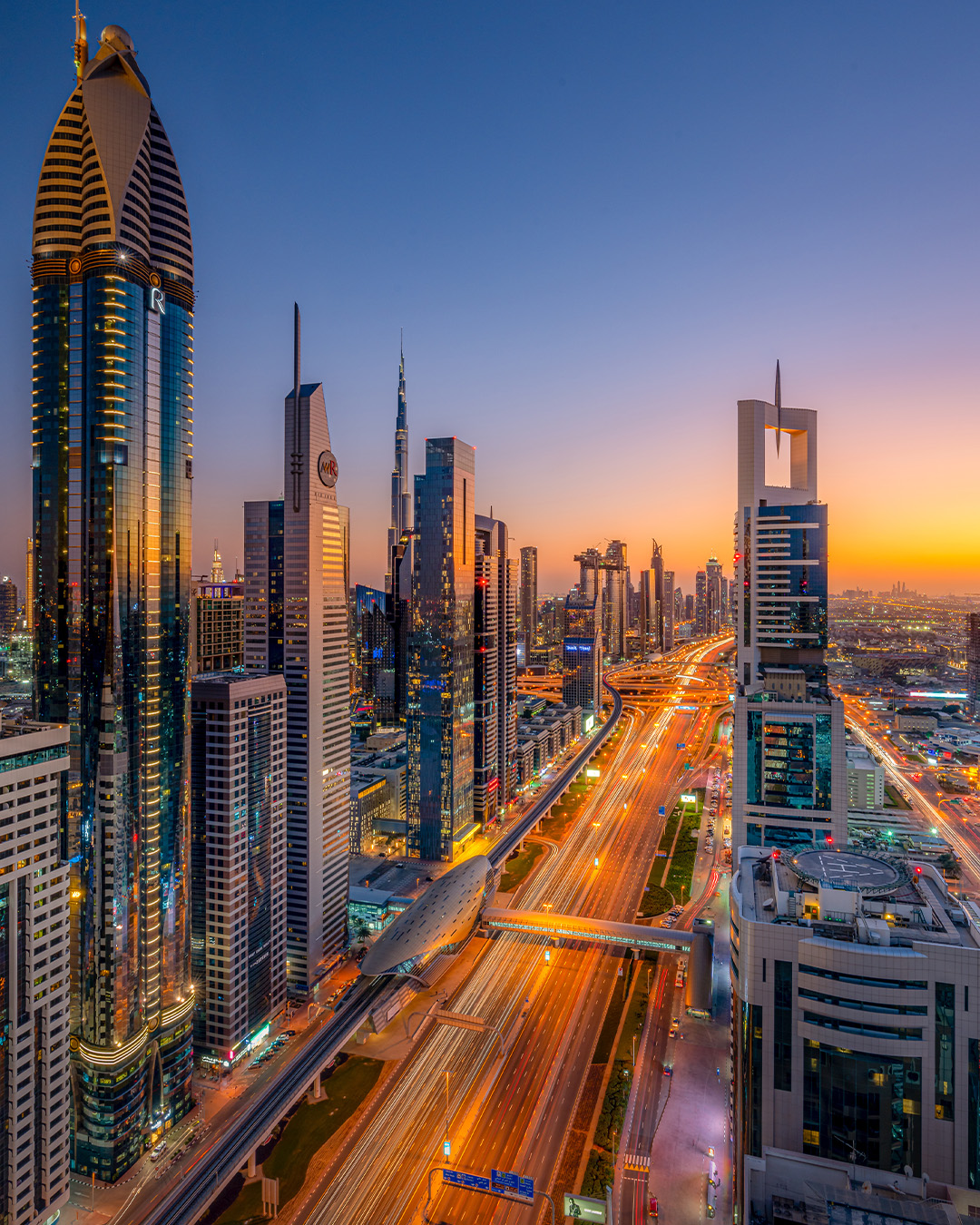 Dubai Skyline - Why experts are investing in Dubai real estate